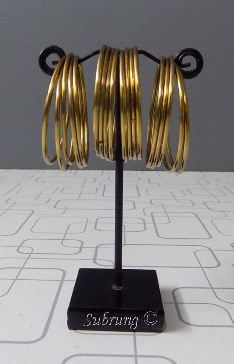 Eid%20Is%20Here-%20%20Metalic%20Bangles%20-%20Chorian-%20In%204.25%20cm%20%20-%201%20Doozen%20In%20A%20Packet-%20For%20Cute%20Small%20Hands%20-%20Image%204