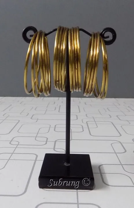 Eid%20Is%20Here-%20%20Metalic%20Bangles%20-%20Chorian-%20In%204.25%20cm%20%20-%201%20Doozen%20In%20A%20Packet-%20For%20Cute%20Small%20Hands%20-%20Image%204