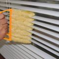 Microfibre Venetian Blinds Brush Window Duster Washable Blinds Cleaning Brush. 