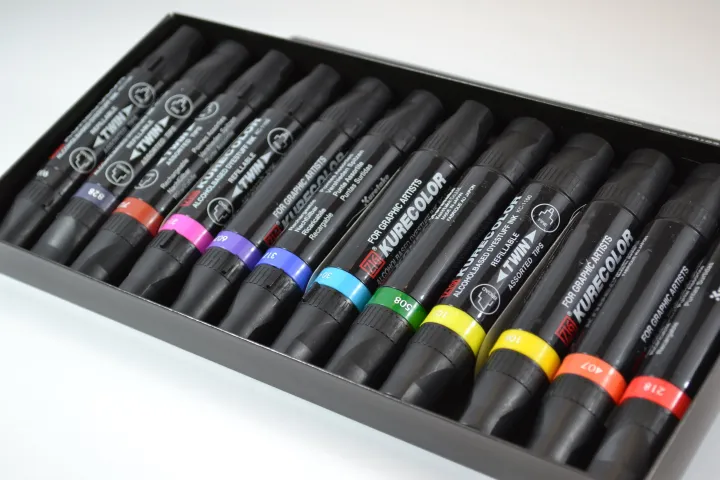 Zig%20Kurecolor%20Twin%20Alcohol%20Based%20Marker%20KC-1100/12B1%2012%20Colors%20Set%20-%20Image%202