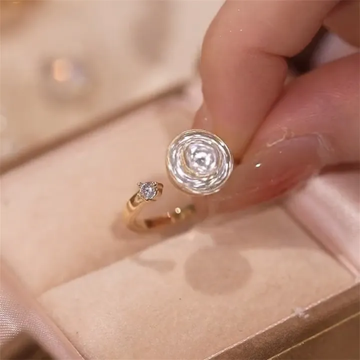 Elegant%20Floral%20Design%20Gold%20Plated%20Spinning%20Ring%20with%20Simulated%20Diamond%20Accents%20for%20Women%20-%20Image%203