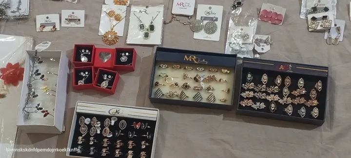 Vintage%20Gold%20Color%20Waterdrop%20Stud%20Earrings%20for%20Women%20Fashion%20INDIAN%20KOREAN%20JEWELLERY%20,Antique,Meenakari,Filigree,Tribal,%20Bead,Pachchikam,Handmade,Ivory,%20Cosmic%20Pearl,Bow%20heart,Leaf,CUBIC,Glowing%20star,Rising%20star,Knot,Jingle%20bells,LOOP/%20No%20colour%20Warranty%20-%20Image%209