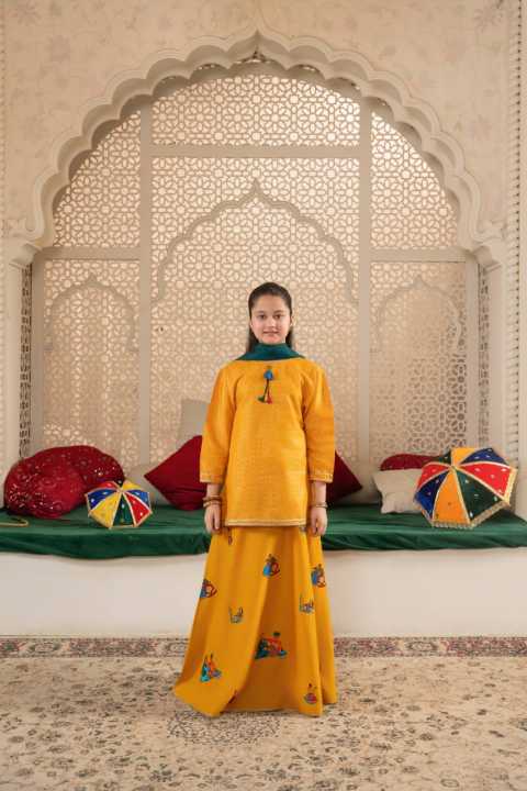 Eid%20Dress%20for%20Girls%20Ivory%20Elegance:%203-Piece%20Girls'%20100%25%20Cotton%20Jacquard%20Lehnga%20Choli%20Set%20by%20Zartab%20Clothing%20-%20Image%202