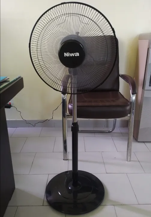 Bijli%20Box%2050%20rechargeable%20solar%20package.%20Lithium-ion%20battery,%204x%20LED%20lights,%20and%201x%2012V%20pedestal%20fan%20included%20in%20the%20package!%2012+%20hours%20of%20fan%20runtime%20every%20day%20-%20Image%208