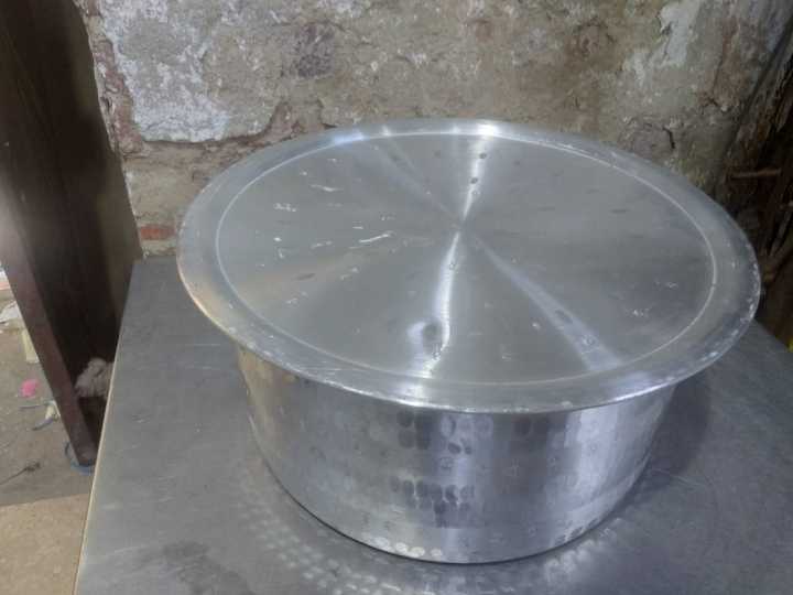 One%20Piece%20Round%20Cooking%20Pot%20Aluminum%20Degchi%20with%20Lid%202kg%20Capacity%20-%20Image%203