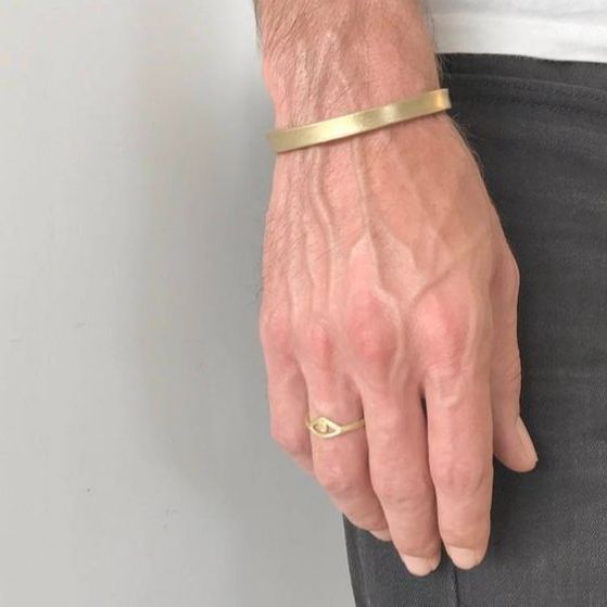 Silver%20Fashion%20Thin%20Kara%20-%20Mens%20Kara%20-%20High%20Quality%20Stainless%20Steel%20thin%20Kara%20-%20Flat%20Thin%20Kara%20For%20Boys%20-%20Image%203