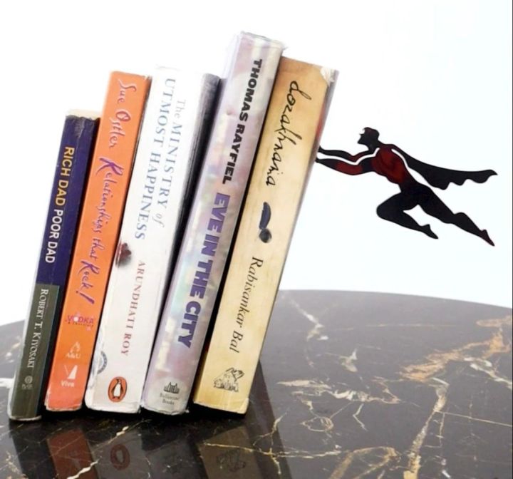 Superhero%20Bookends%20-%20Metal%20Book%20Shelf%20Decor,%20Comic%20Book%20Organizer,%20DC%20Superhero%20Inspired%20Sculpture,%20Decorative%20Desktop%20Book%20Ends%20-%20Image%206