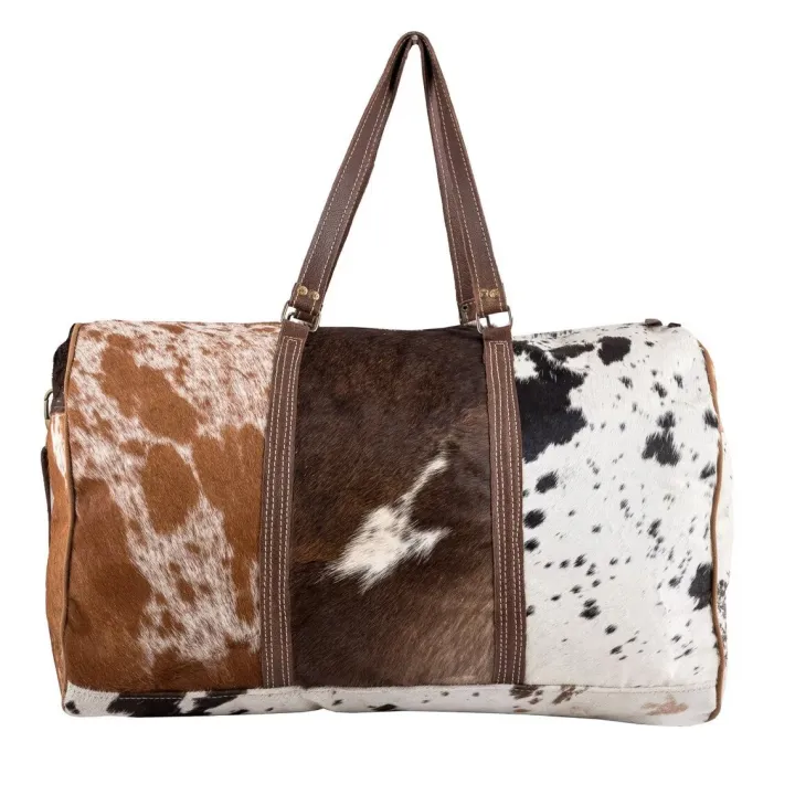 Real%20Cowhide%20Leather%20Duffel%20Bag%20%7C%20Leather%20Weekender%20Travelling%20Bags%20%7C%20Cowhide%20Hair%20on%20Travel%20Bags%20%7C%20Tricolor%20Cowhide%20Duffel%20Overnight%20Travel%20Bag%20%7C%20Sports%20Bag%20-%20Image%205