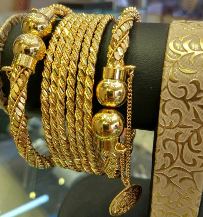 Gold Plated artificial bangles 6, Pieces