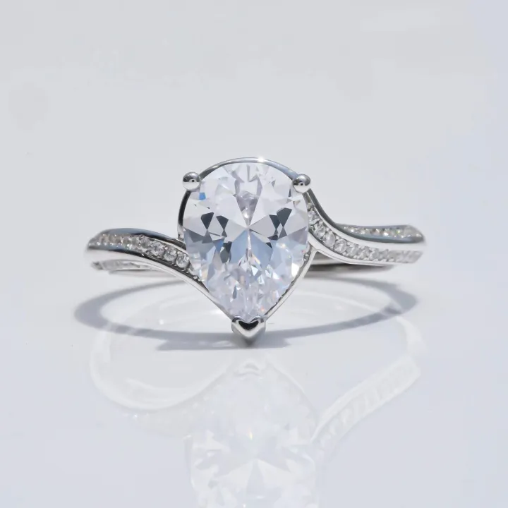 Elegant%20925%20Silver%20Ring%20with%20Clear%20Zircon%20Stones%20for%20Women%20-%20Fashion%20Jewelry%20-%20Image%202