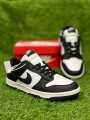 Nike SB Dunk Low Panda. 
