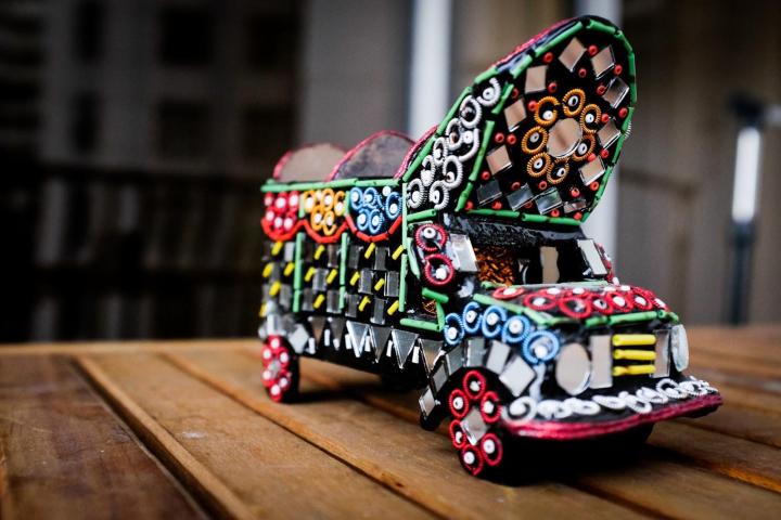 Miniature%20Truck%20Model-%20Glass%20Work%20Table%20Decor%20-%20Image%202