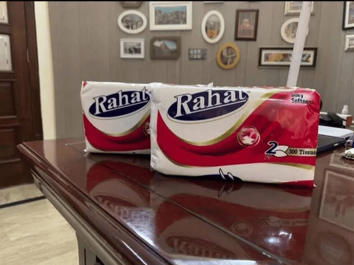 One%20pack%20of%20tissue%20paper%20%7C%20550%20sheets%20in%20a%20pack%20%7C%20300%20sheets%20in%20a%20pack%20%7C%20680%20sheets%20in%20a%20pack%20%7C%20Soft&Silky%20to%20use%20%7C%20Use%20in%20home%20Office%20Cars%20%7C%20Durable%20for%20child%20-%20Image%208