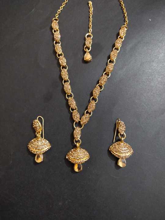 Light%20Weight%20Artificial%20Gold%20Necklace%20Set%20With%20Earrings%20For%20Beautiful%20Girls%20&%20Woman%20-%20Image%203