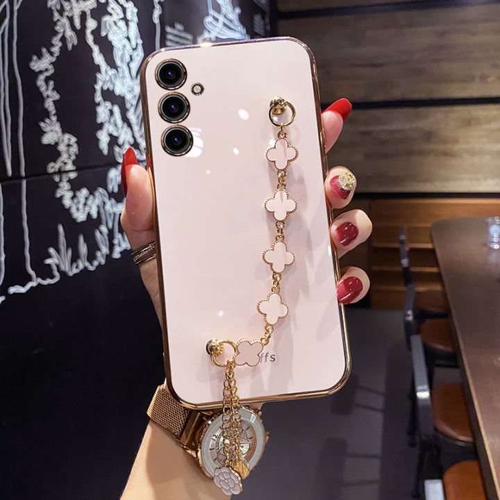 For Samsung Galaxy A05 A05s Back Cover with Four-Leaf Clover Bracelet Luxury 6D Plating Shiny Bling Stylish Girl Phone Case Soft Silicone Square Bumper Mobile Phone Cases Pouch