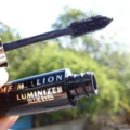 L'Oréal Paris Volume Million Lashes Blue Eyes Luminizer Mascara - 100% (ORIGINAL). 