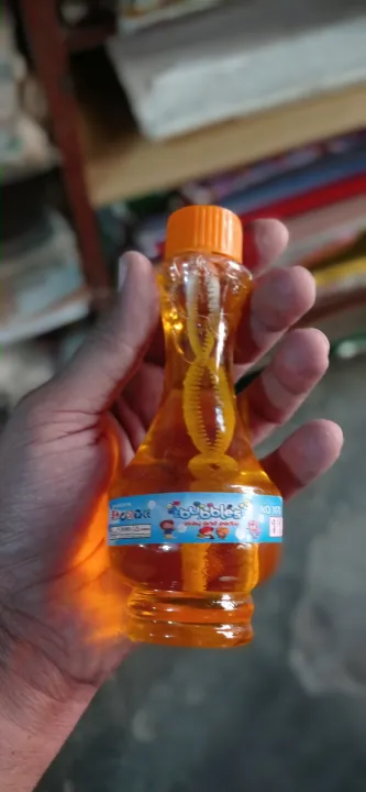 Blowing%20Bubbles%20Liquid%20for%20Bubble%20Machine%20Pack%20of%204%20Pcs%20Fancy%20Bottle%20with%20Stick%20-%20Image%205