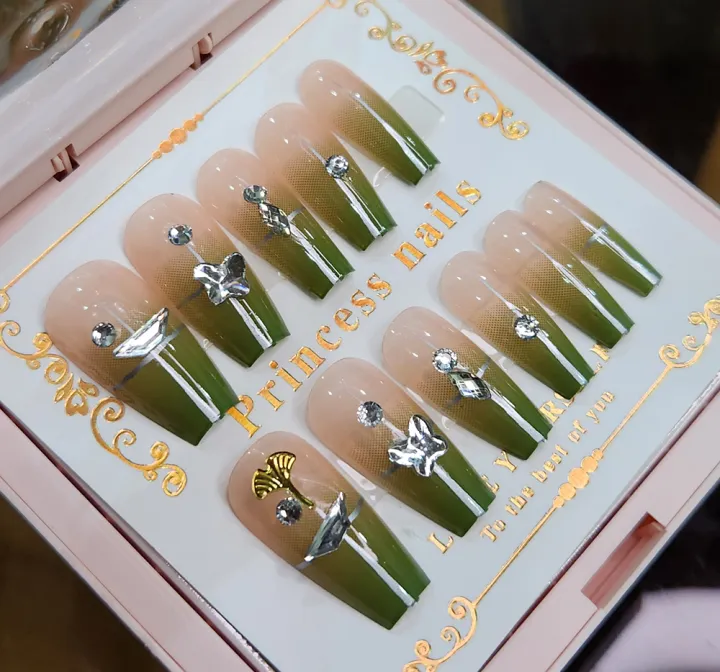 12%20pcs%20Press-On%20%20French%20Nails%20,%20Easy-to-Apply%20Artificial%20Nails%20,%20Reusable%20stick%20on%20nails%20,%20Self%20adhesive%20nails%20for%20nail%20art%20decor%20-%20Image%204