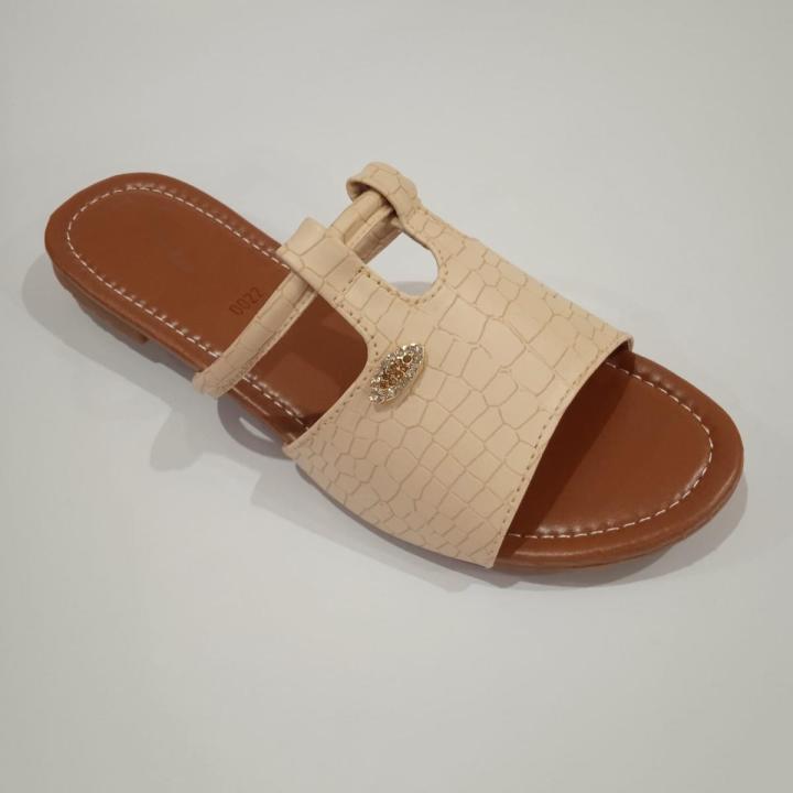 new fancy flat chappal