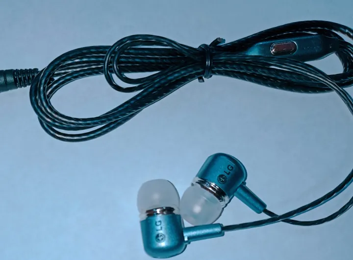 ORIGINAL/UNIVERSAL%20LG%20HANDSFREE%20WITH%20HIGH%20QUALITY%20SOUND%20AND%20SUPERB%20BASS%20-%20Image%203