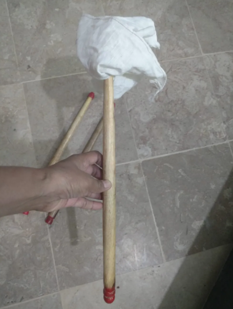 2pcs%2017%20inch%20long%20Wooden%20Jhatki%20stick%20without%20cloth%20for%20use%20cleaning%20window%20/%20%20dusting%20window%20door%20and%20remove%20the%20flying%20bee%20wooden%20stick%20duster%20mosquito%20cleaning%20tool%20-%20Image%204