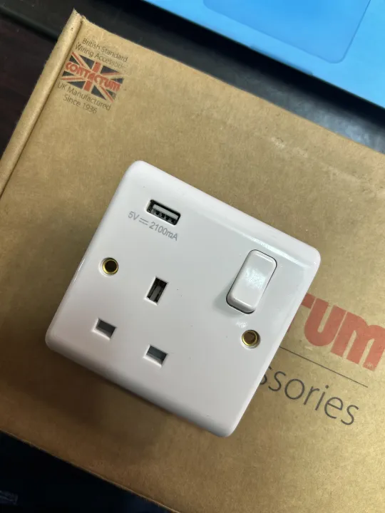 13A%201%20Gang%20Switched%20Socket%20With%20USB%20Charger%20(5V%20DC%202.1A)%20-%20Image%202