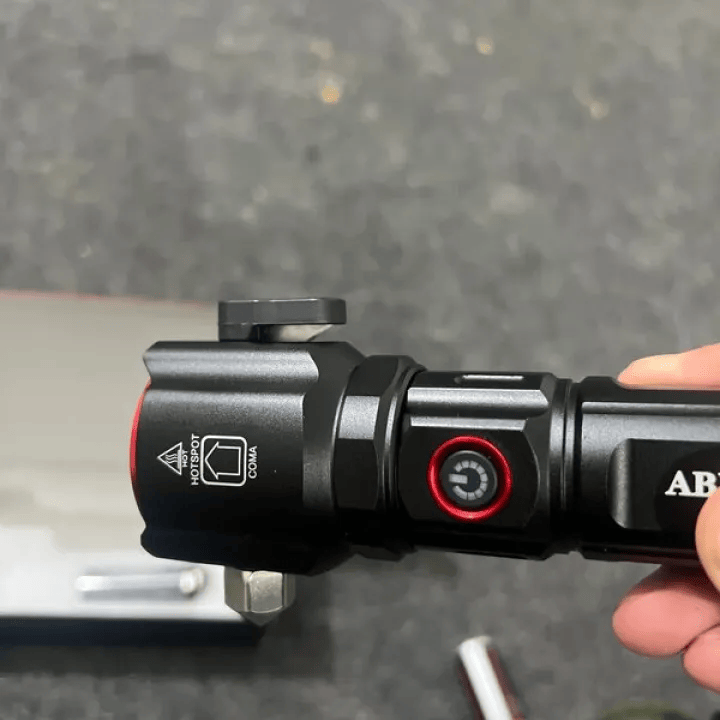 Rechargeable%20Multi%20Functional%20Emergency%20ABD%202210%20Torch%20Imported%206-in-1%20Flashlight%20&%20Power%20Bank%20-%202KM%20Range%20-%20Image%204