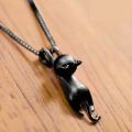 Huitan Personality Black/White Cat Necklace for Women Metallic Style Fashion Versatile Female Accessories Fancy Gift Hot Jewelry. 