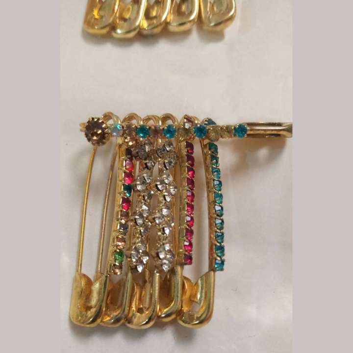 6%20pins%20set%20,%20New%20Hijab%20Pins%20Scarf%20Pins%20Muslim%20For%20Women%20Safety%20Scarf%20Pins%20Hijab%20Pins%20-%20Image%204