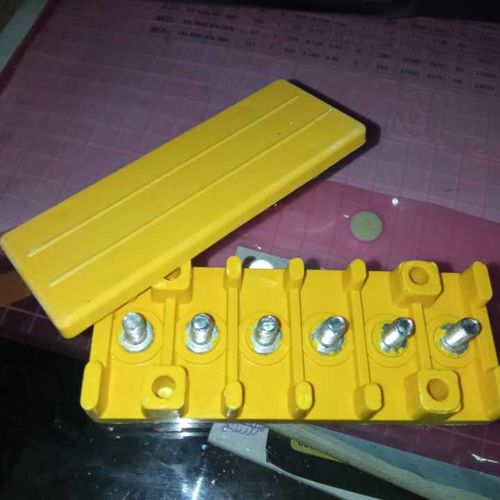 Electric%20vehicle%20junction%20box%206%20six-wire%20connector%20terminal%20with%20Nuts%20Screws%20-%20Image%206