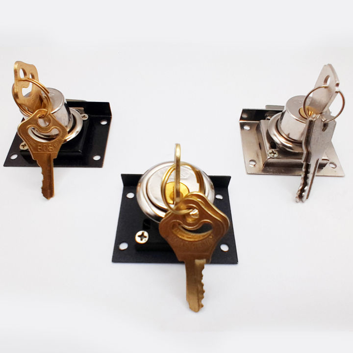 Drawer%20lock%20with%20brass%20keys%20-%20Image%204