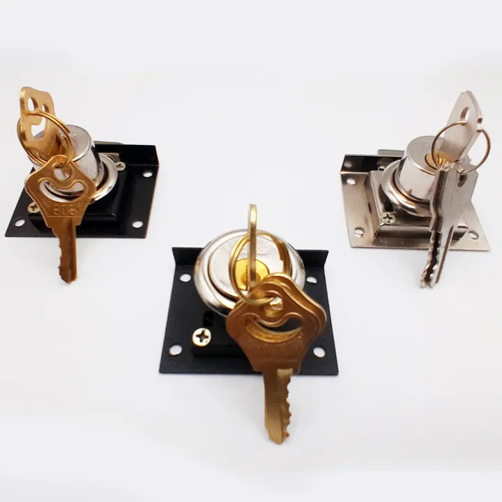 Drawer%20lock%20with%20brass%20keys%20-%20Image%204