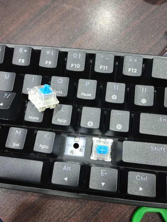 AK61%20Hot%20Swappable%20Mechanical%20Keyboard%2060%25%20Layout,%20Hot%20Swappable%20keys%20easy%20to%20reinstall%20Keys,%20Blue%20Switches.%20-%20Image%207