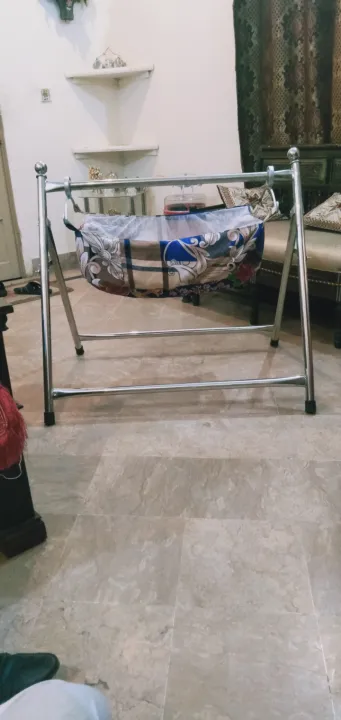 baby%20cradle%20swing%20steel%20stand%20with%20clothe%20for%20sleeping%20-%20Image%209
