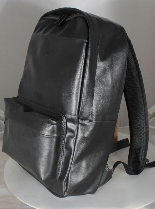 High-Quality%20PU%20Leather%20Laptop%20Backpack%2015-inch%20for%20Business%20Travel%20-%20Casual%20Style%20-%20Image%205