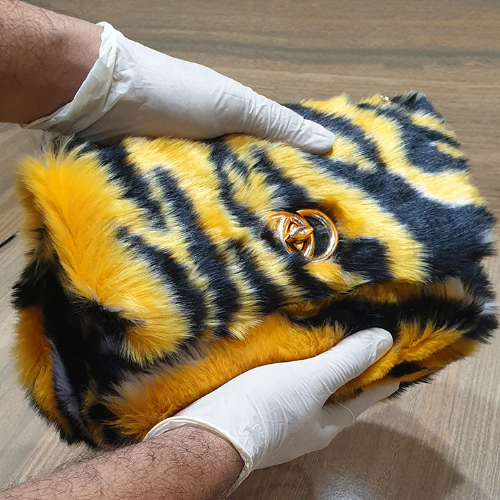 Crossbody%20Bag%20for%20Girls%20%7C%20Small%20Shoulder%20Bag%20for%20Girls%20%7C%20Side%20Bag%20for%20Girls%20with%20Long%20Chain%20-%20Image%206