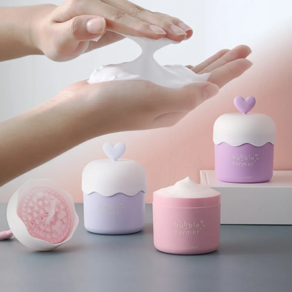 A foaming maker cup cleanser helps, Manual portable bubbler bottle for skincare foam-making, Small transparent for home and travel.