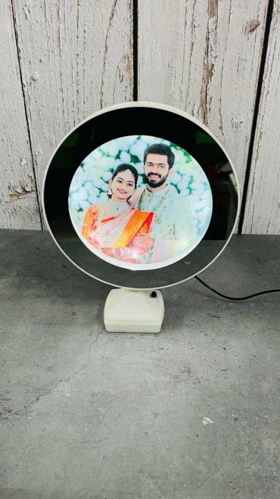 3%20in%20One%20Magic%20mirror%20LED%20Photo%20frame%203D%20in%20Circle%20shape%20(Mirror+Photo%20frame+%20LED%20Light%20)%20-%20Image%203