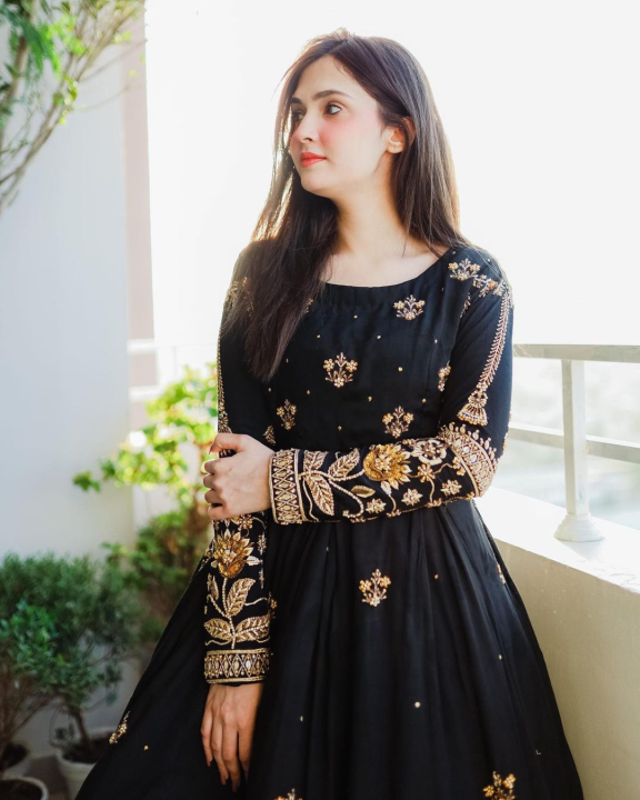 Elegant%20Heavy%20Embroidered%20Maxi%20Dress%20for%20Women%202-Piece%20-%20Fancy%20Wedding%20Dresses%20for%20Women%20-%20Image%205