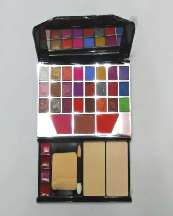 Makeup%20Kit%20-%20Image%202