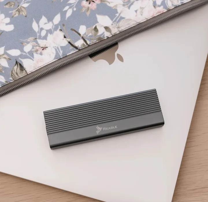 NVME%20PCIe%20M.2%20SSD%20Enclosure%20USB-C%203.2%20GEN%202%20Adapter%20Pocket%20-%20Image%204