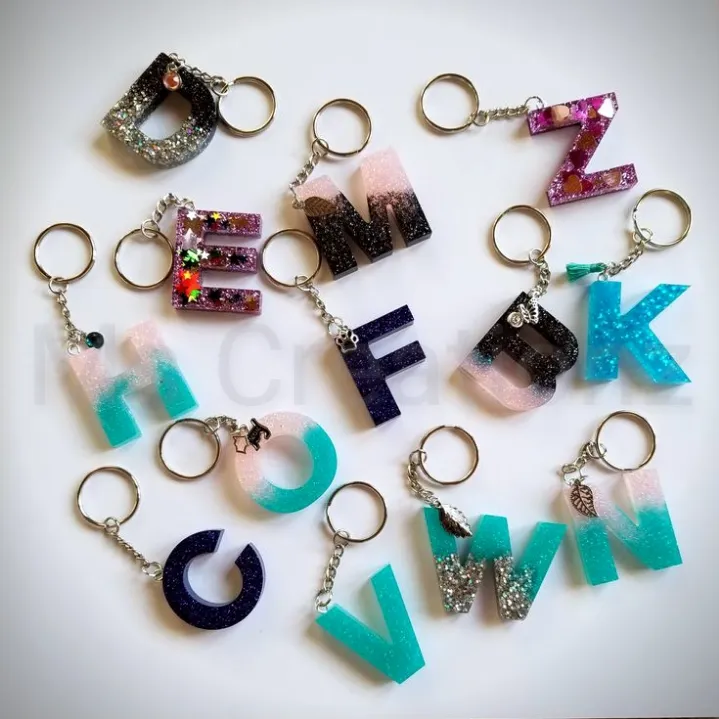 Custom%20letter%20keychains%20/keychains%20for%20girls%20/keychains%20for%20boys%20resin%20keychain/hanging%20keychains%20-%20Image%202