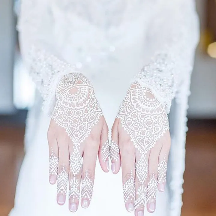 White%20Henna%20Stickers-Waterproof%20Mehndi/hena,hina%20Stickers%20Temporary%20Tattoos,%20Henna%20Sticker%20and%20Stencils%20-%20Image%204