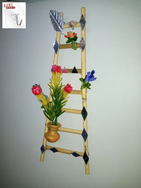 Decorated%20Cane%20Wood%20Ladder%20With%20Gift%20-%20Image%205