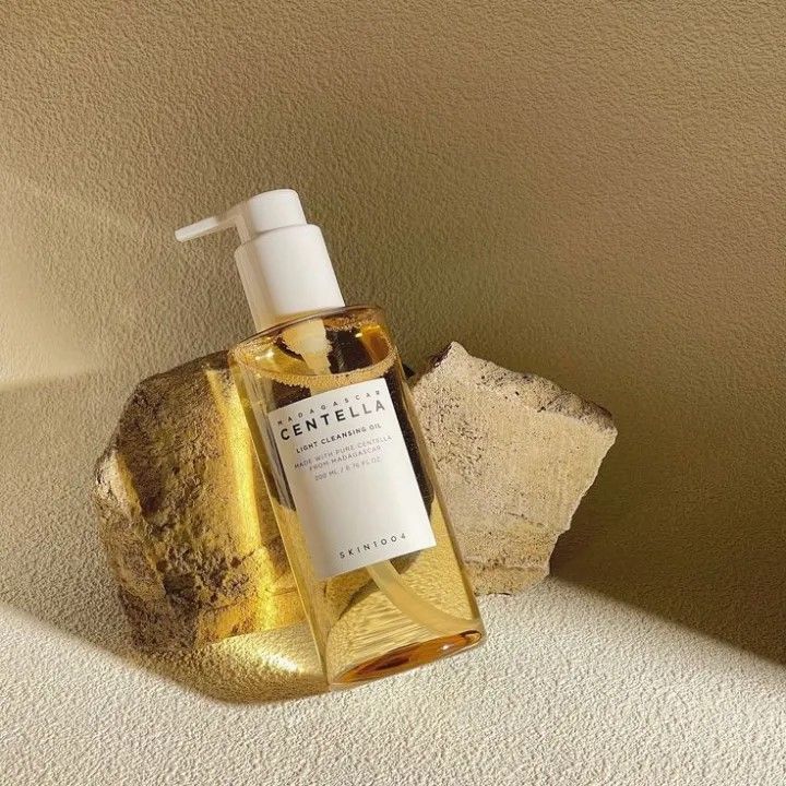Pure%20Centella%20Cleansing%20Oil%20%E2%80%93%20200ml%20%7C%20Deep%20Clean,%20Acne%20Care%20&%20Pore%20Minimizer%20-%20Image%206