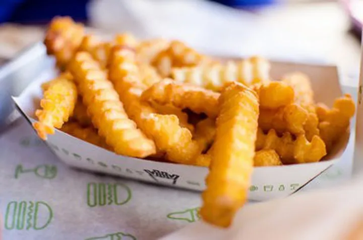 Multifunctional%20Curly%20Fries%20Cutter,%20Crinkle%20French%20Fries%20,Potato%20Chips%20Slicer,%20Waffle%20Style%20Chips%20Stainless%20Steel%20Knife%20With%20Handle-%20Single%20Piece,%20Black%20-%20Image%204