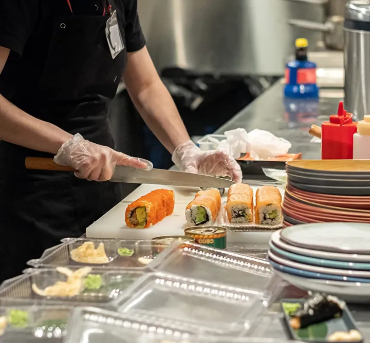 Polyethylene%20Gloves,%20Pack%20of%20100%20Disposable%20Clear%20Plastic%20Gloves%20for%20Cooking,%20Cleaning,%20Hair%20Coloring,%20Dishwashing,%20Poly%20Gloves%20Disposable%20and%20Splash-Resistant,%20Plastic%20Food%20Handling%20Gloves,%20One%20Size%20Fits%20All%20-%20Image%206