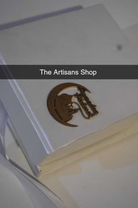 ribbon%20box/%20gift%20box/%20box%20with%20happy%20birthday%20tag/%20happy%20birthday%20gift%20box/%20size-%2012x10x4%20inches%20-%20Image%209