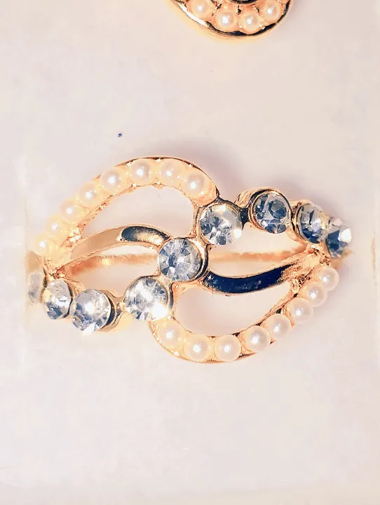 Premium%20Luxury%20Gold-Plated%20Zircon%20Ring%20for%20Women%20%E2%80%93%20Elegant%20Attractive%20Engagement%20&%20Party%20Ring%20-%20Image%206