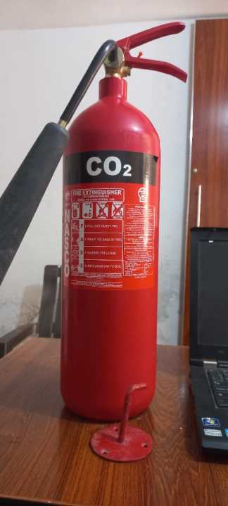 FIRE%20EXTINGUISHER%203kg%20(TYPE%20CO2)%20-%20Image%202